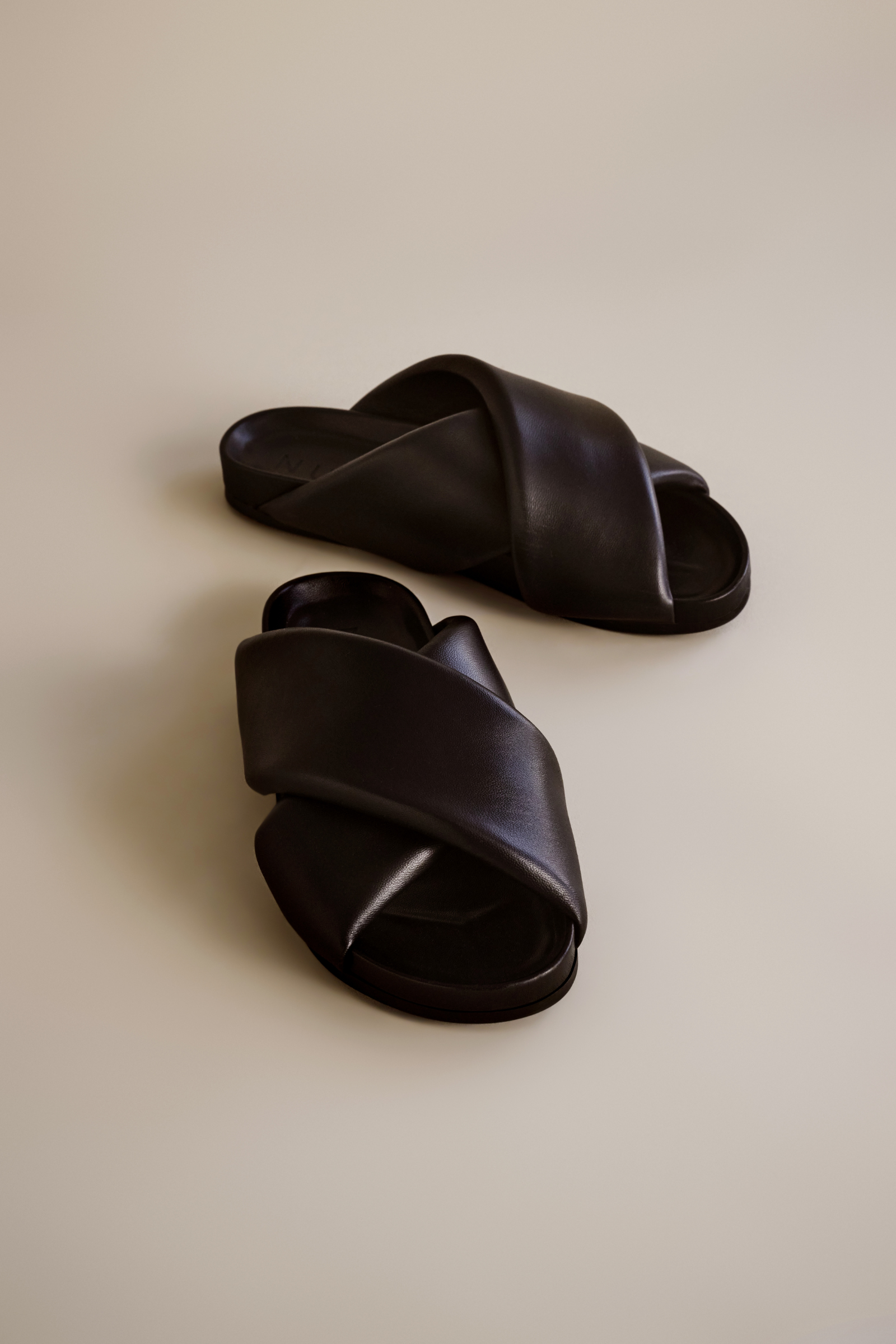Rigby Cross Over Slide Black 