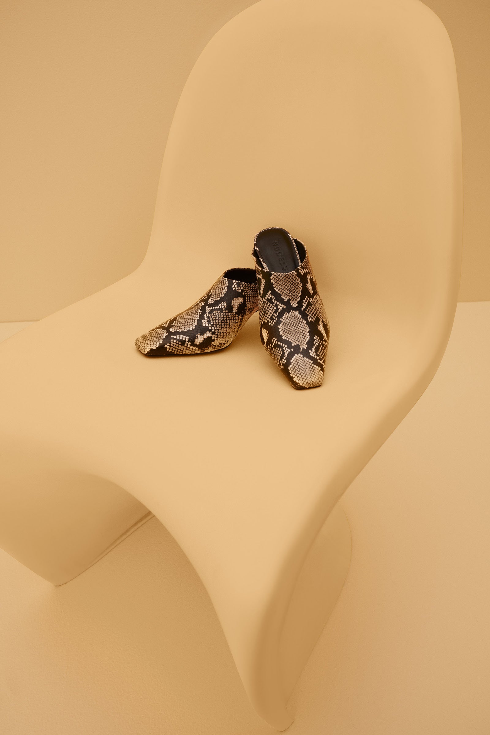 Everett Heeled Mule Snake 