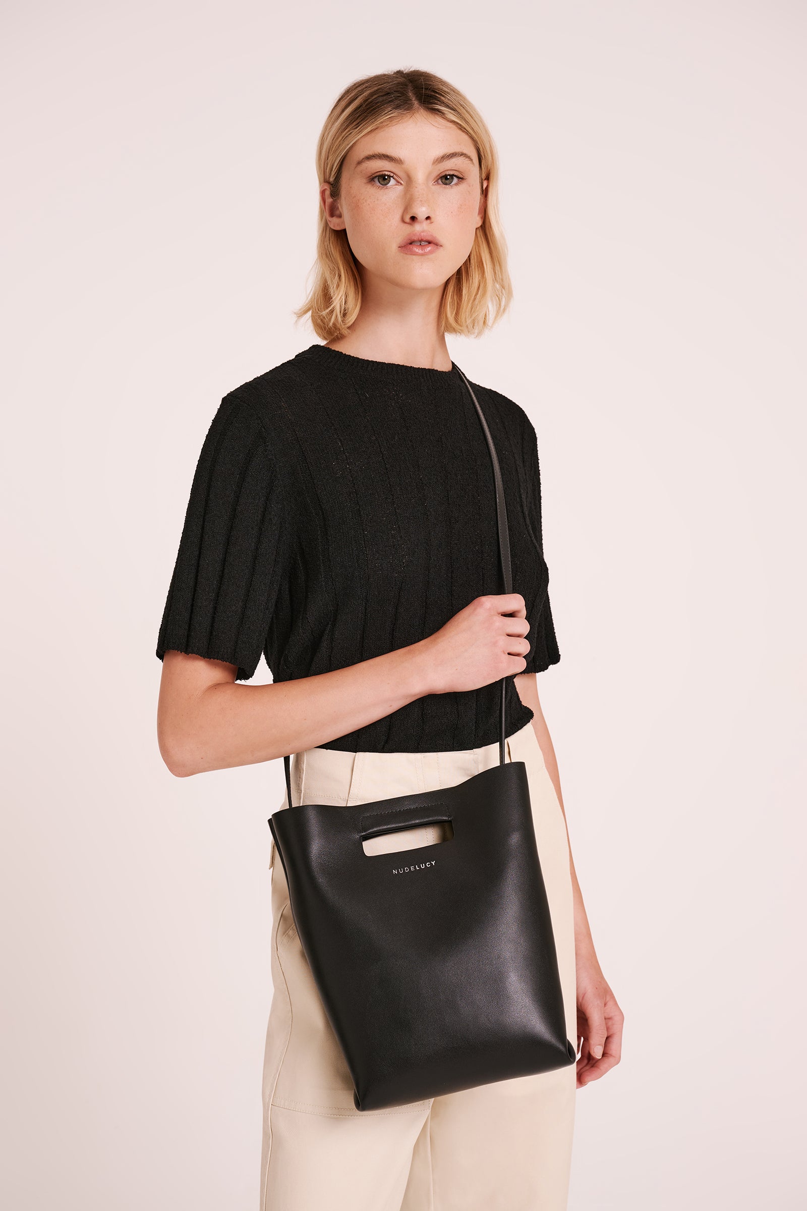 Classic Leather Shoulder Bag Black 