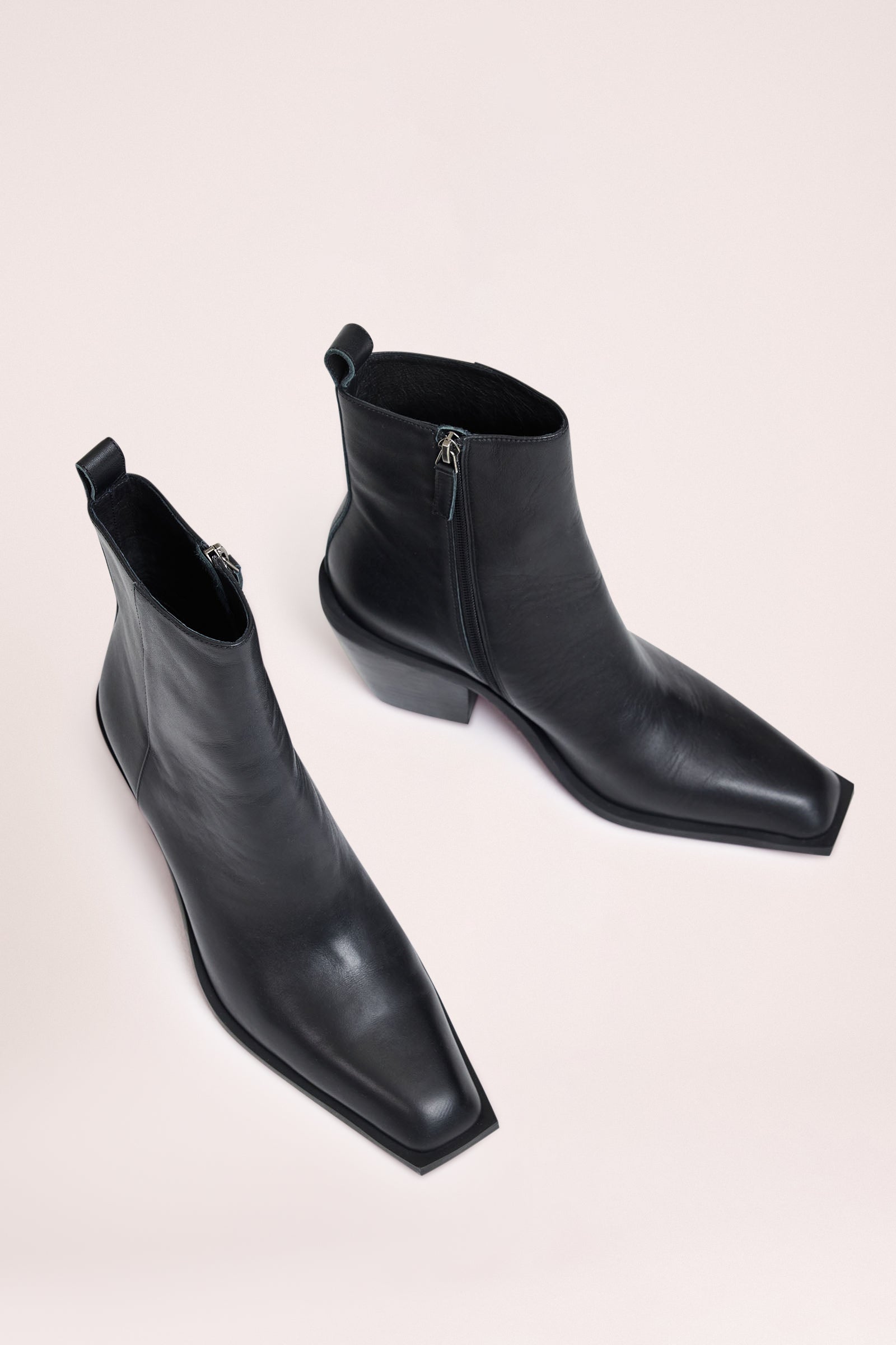 Delphine Leather Boot Black 