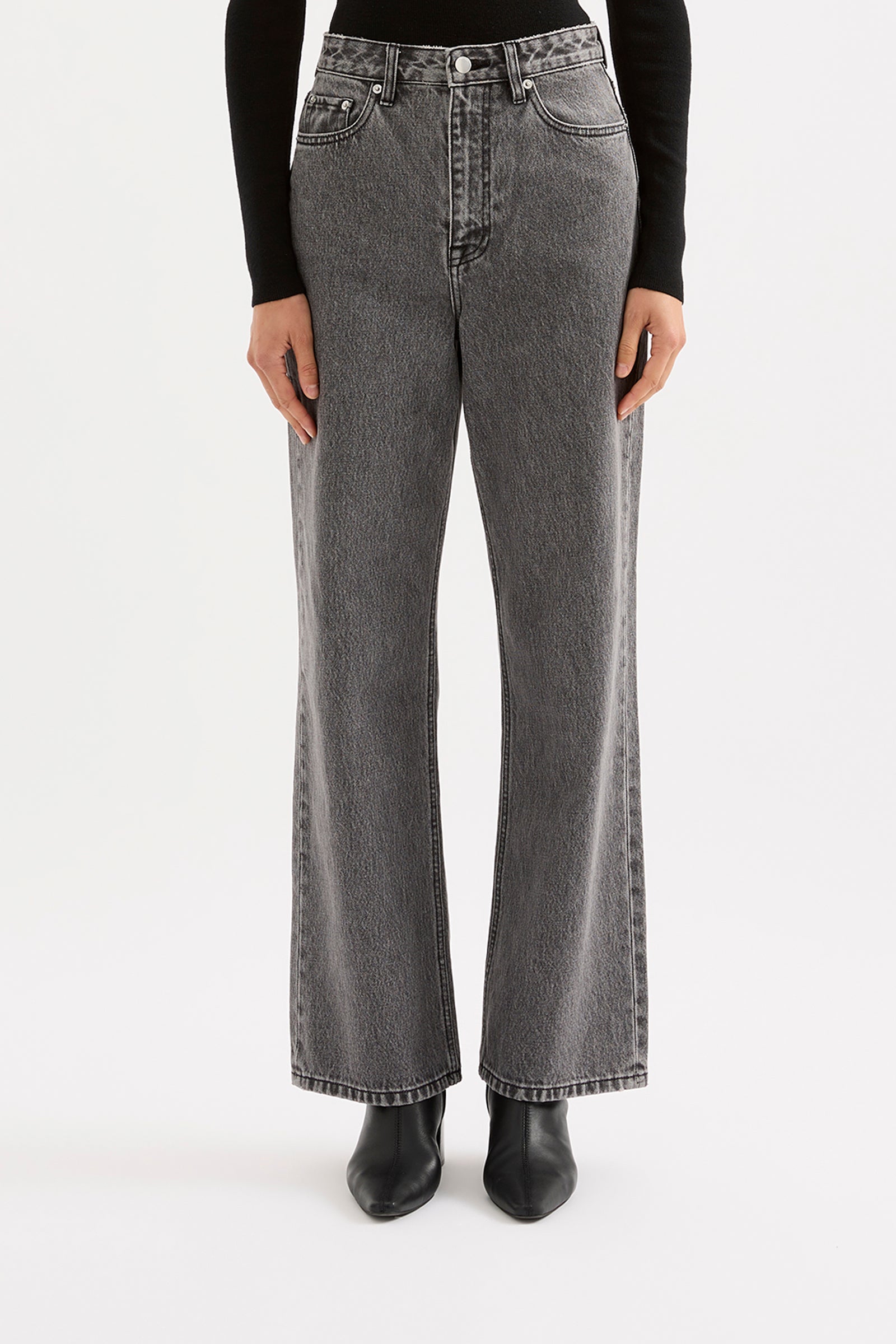 Organic Relaxed Leg Jean Graphite 
