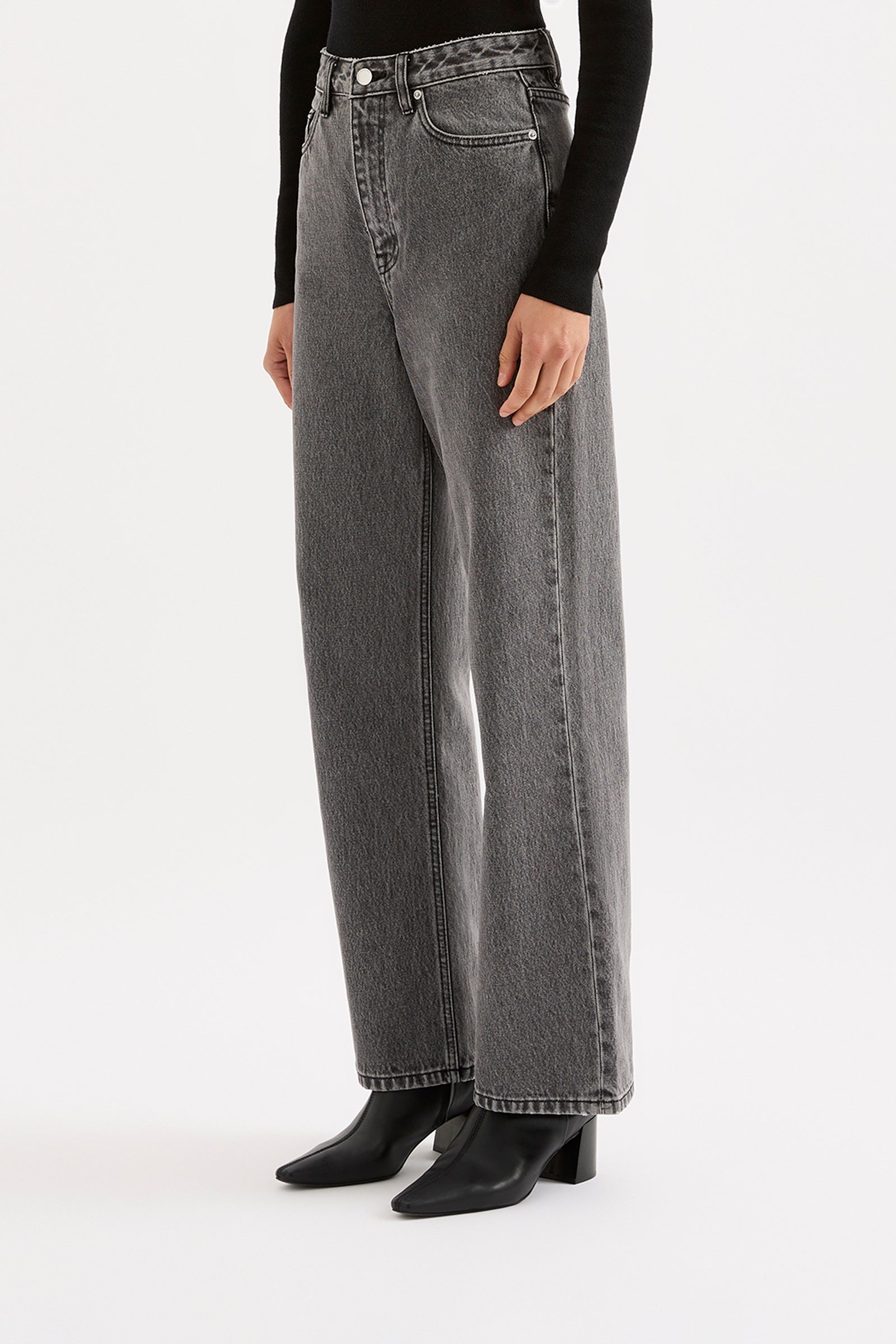 Organic Relaxed Leg Jean Graphite 