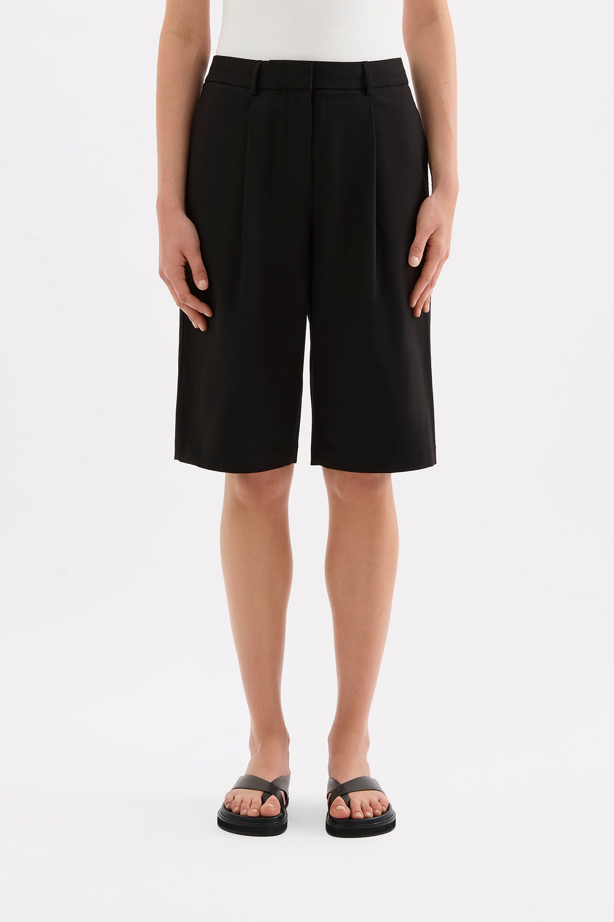 Manon Bermuda Short Black 