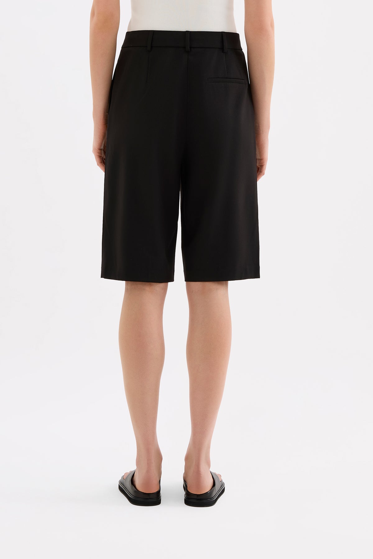 Manon Bermuda Short Black 