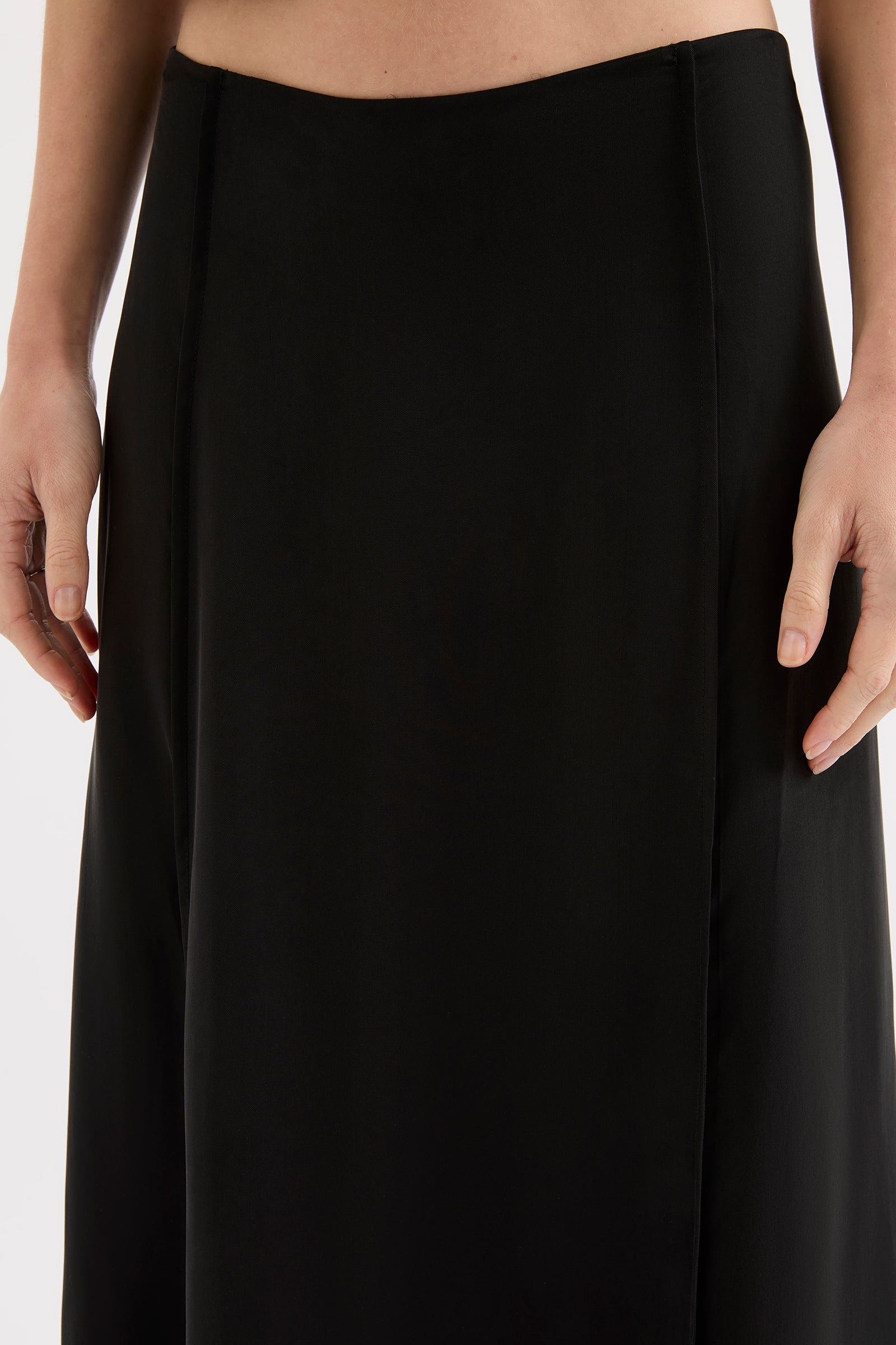Leon Cupro Maxi Skirt Black 