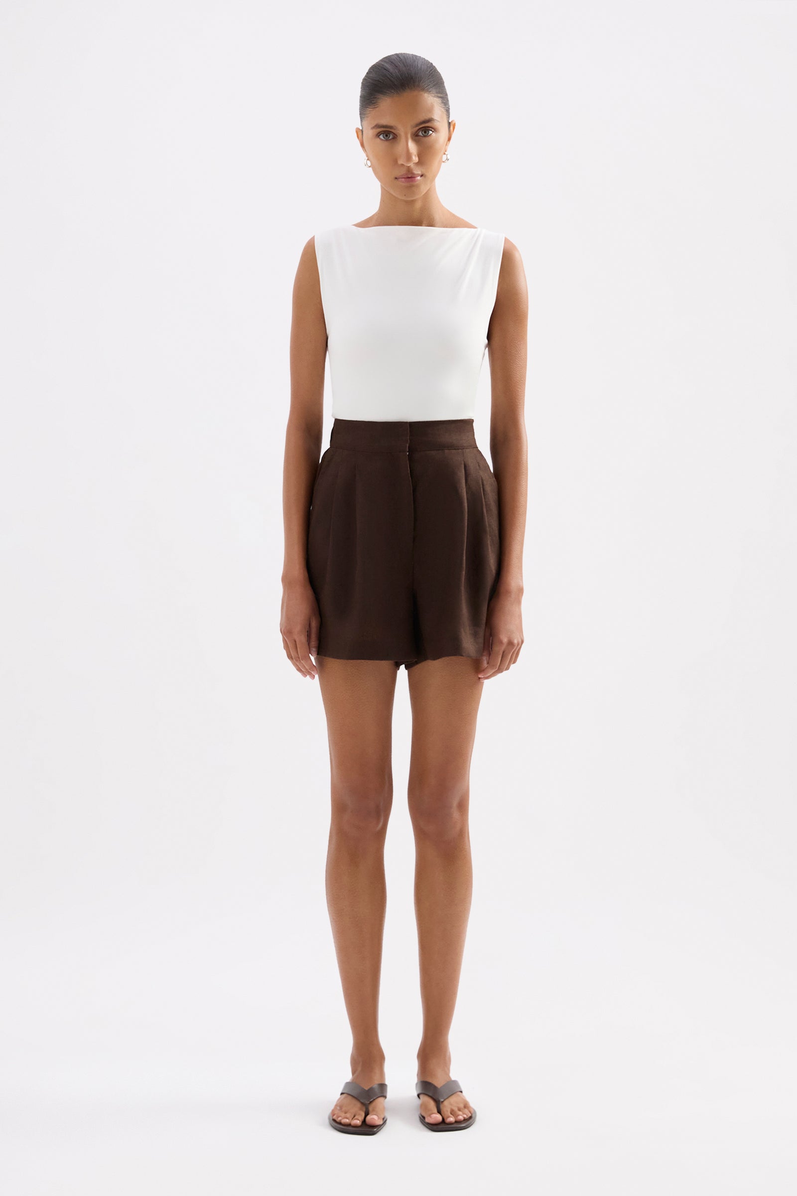 Thilda Tailored Short Chocolate 