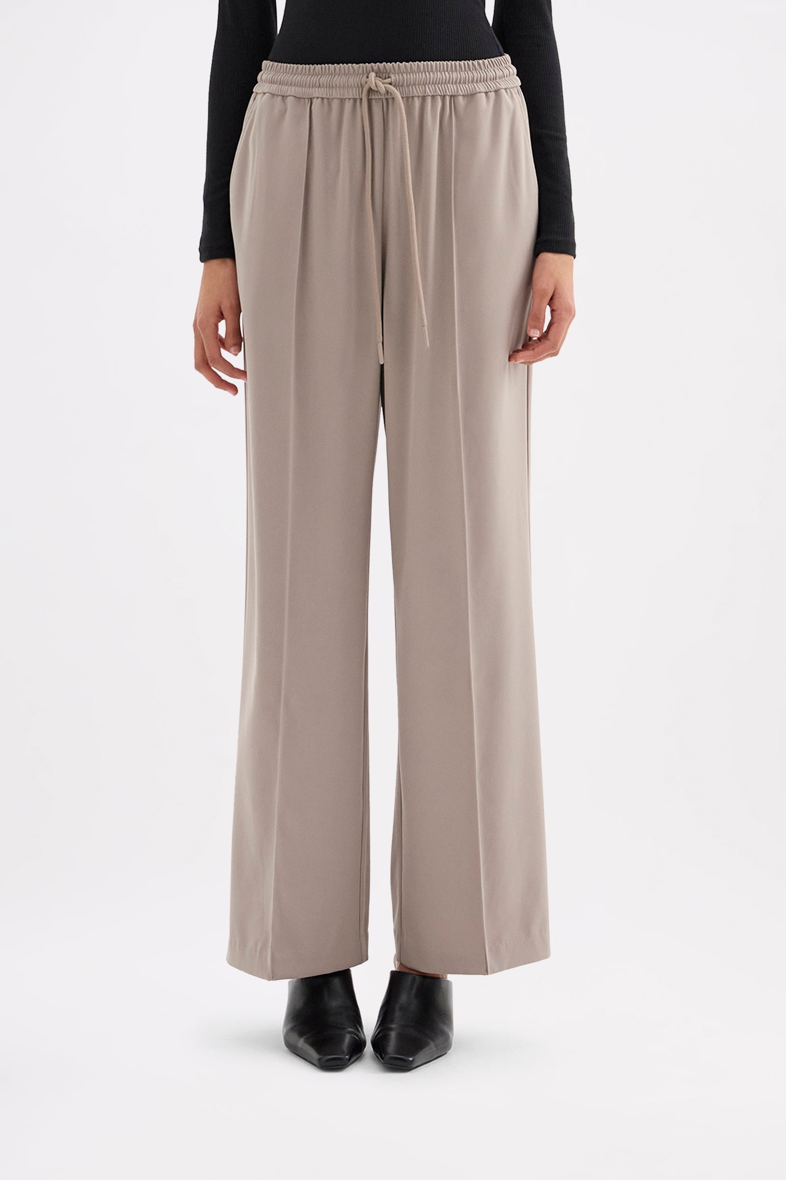 Quincy Pant Almond 