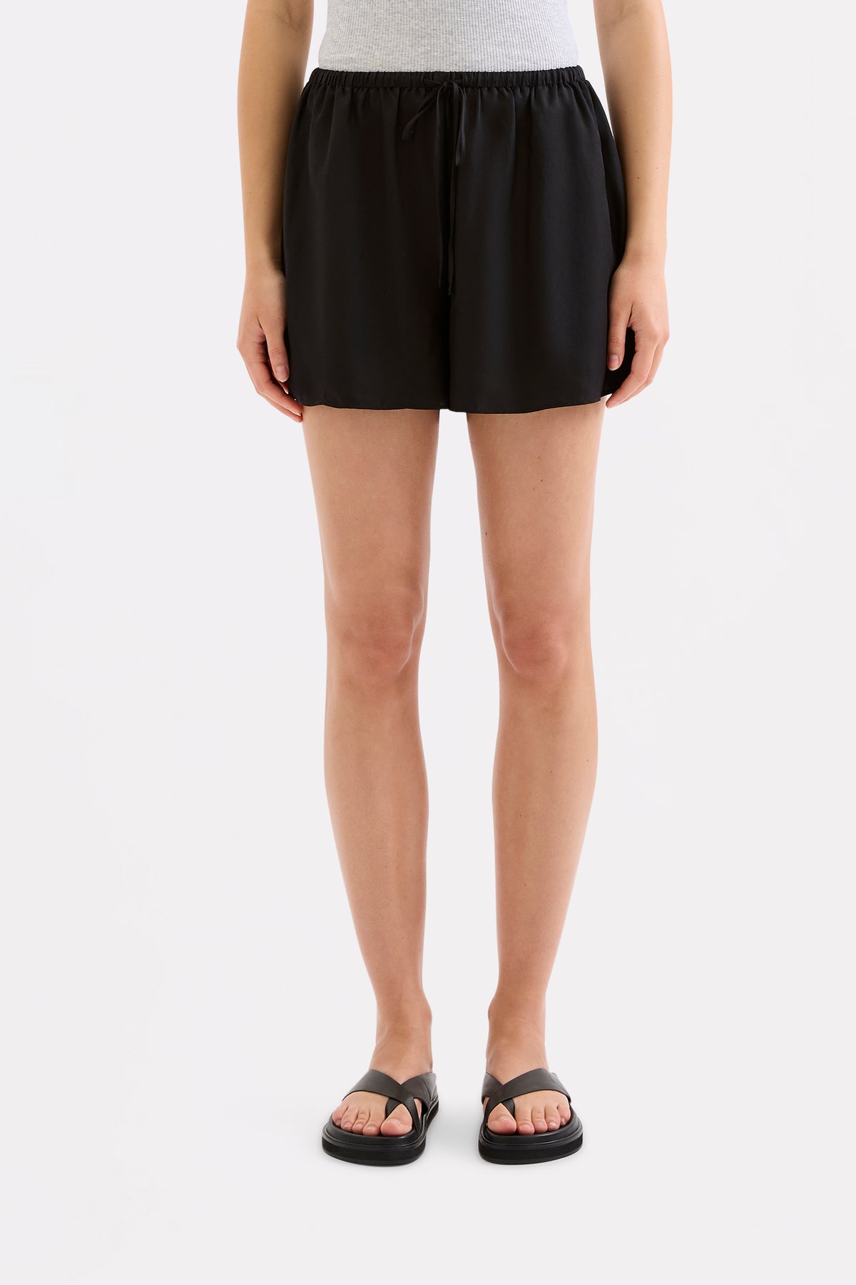 Willa Tencel Short Black 