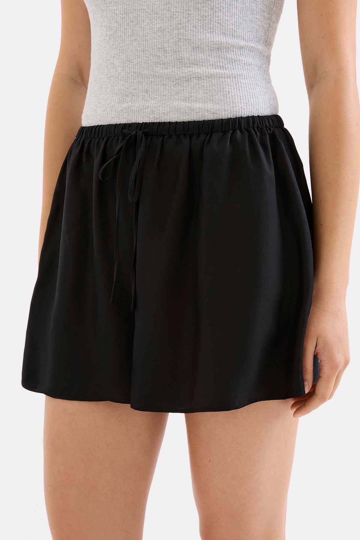 Willa Tencel Short Black 