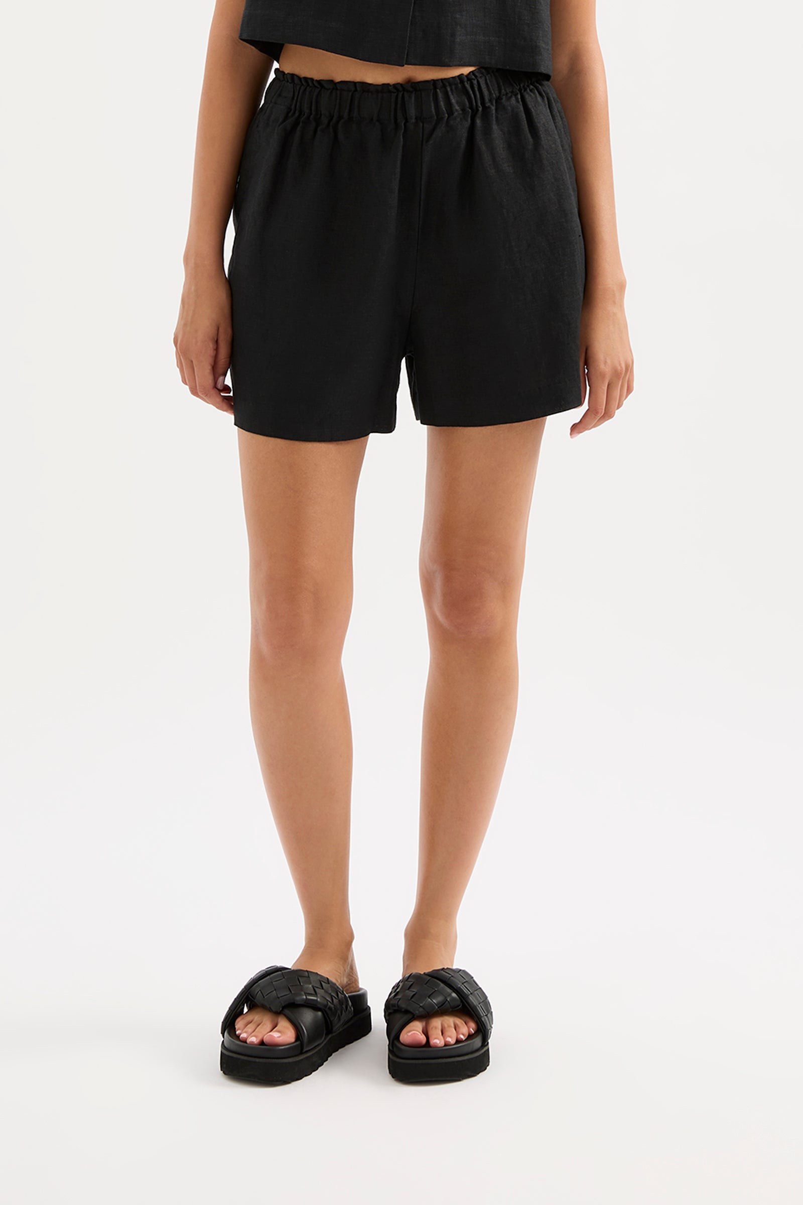 Theo Linen Short Black 
