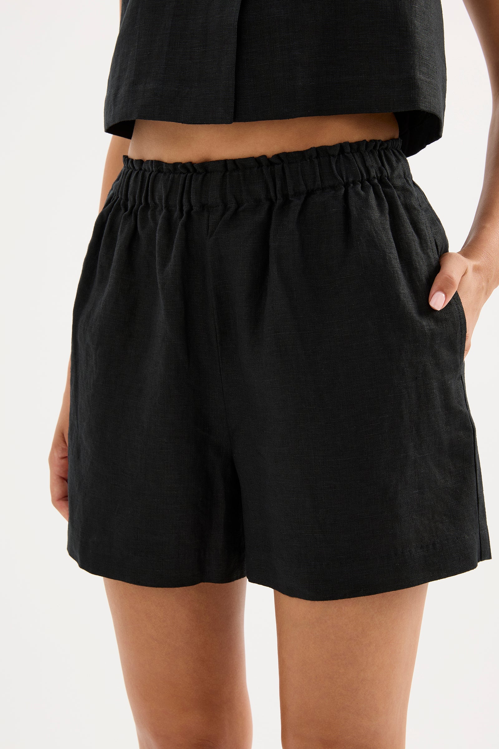 Theo Linen Short Black 