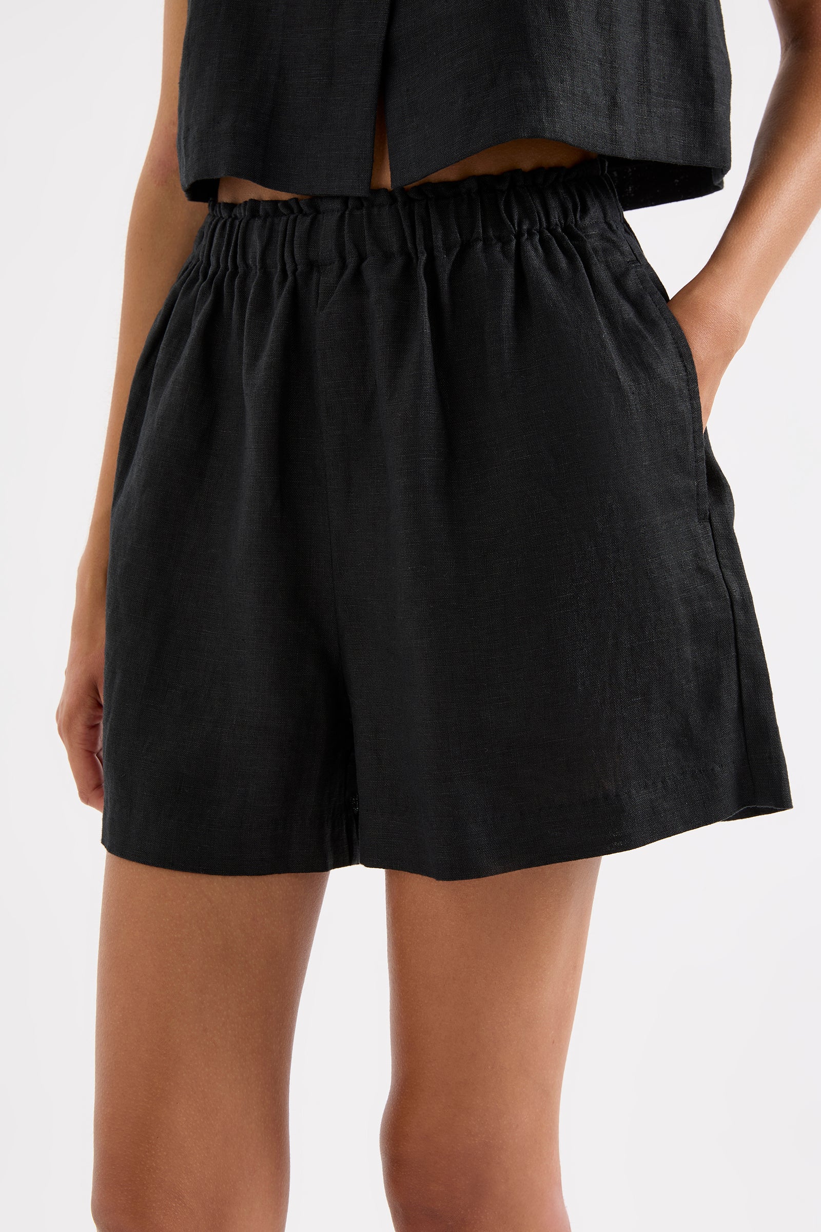 Theo Linen Short Black 
