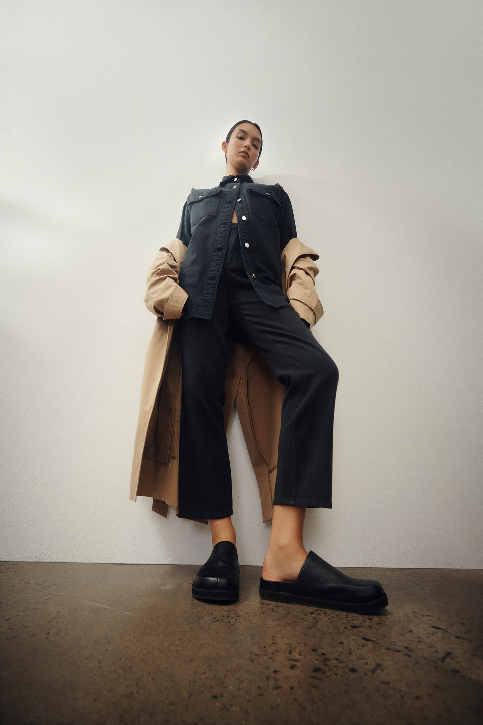Nude Lucy Rai Slim Jean In A Dark Grey In A Brown Coal Colour 