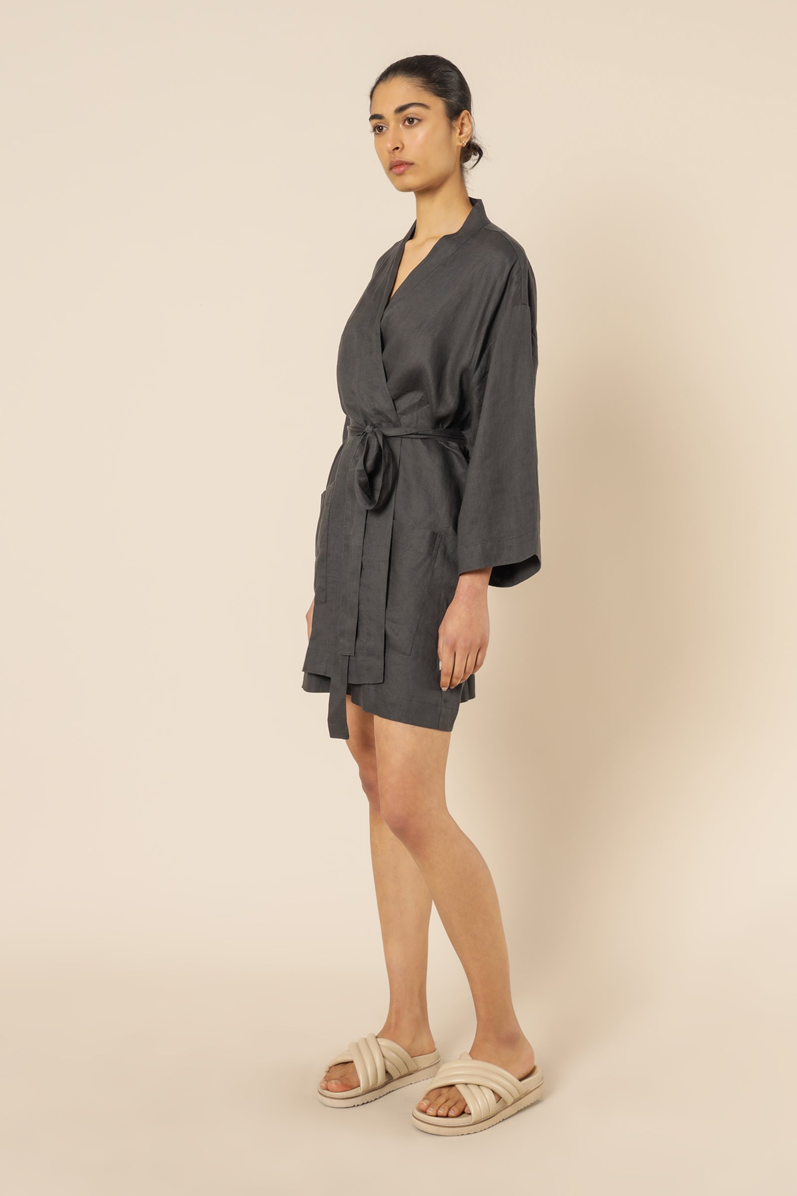 Nude Lucy Nude Lounge Linen Short Robe Coal 