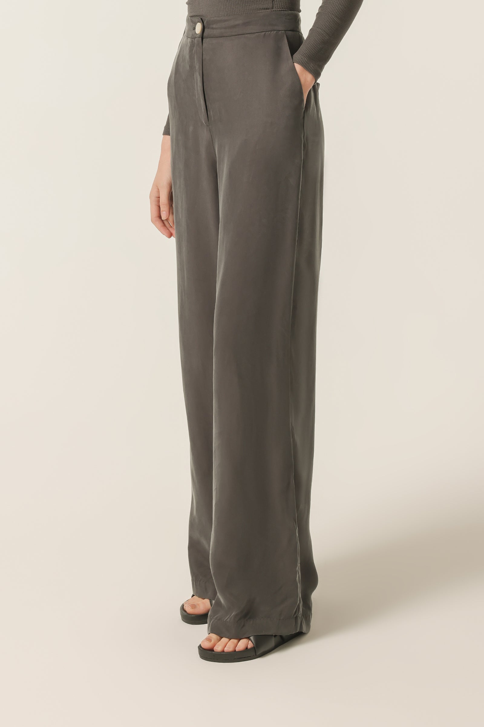 Nude Lucy Gia Cupro Pant In A Dark Grey In A Brown Coal Colour 
