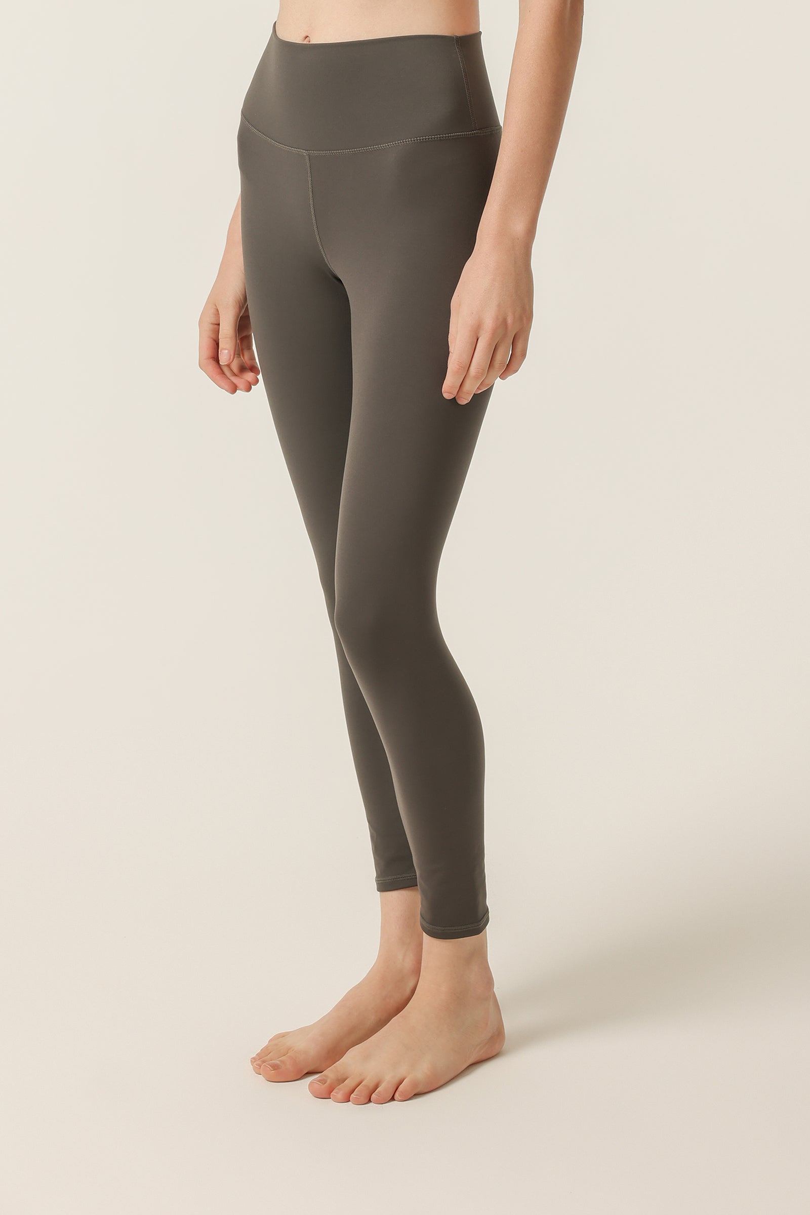 Nude Lucy Nude Active Tights In A Dark Grey In A Brown Coal Colour 