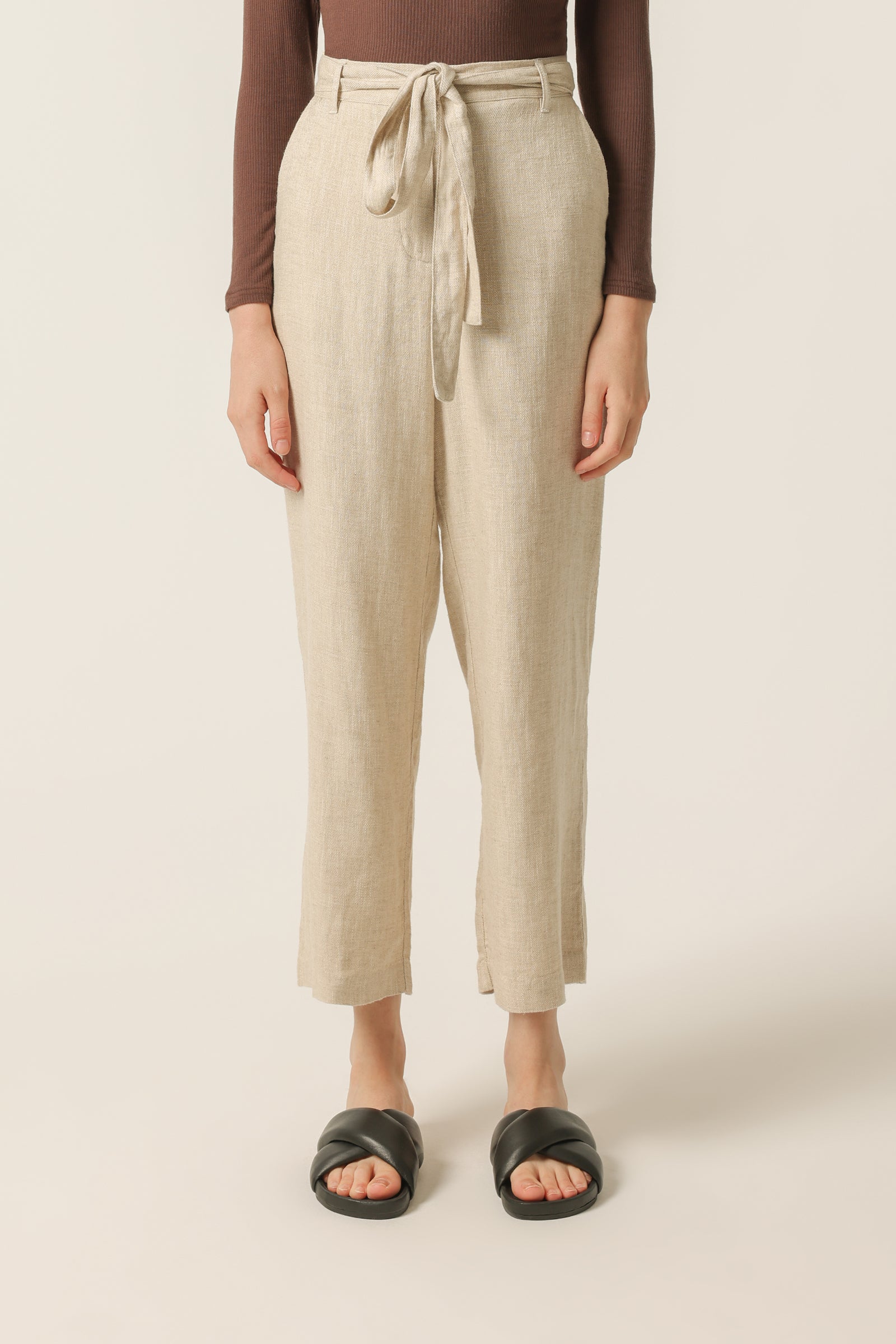 Nude Lucy Ashton Linen Pant In A Light Beige Oat 