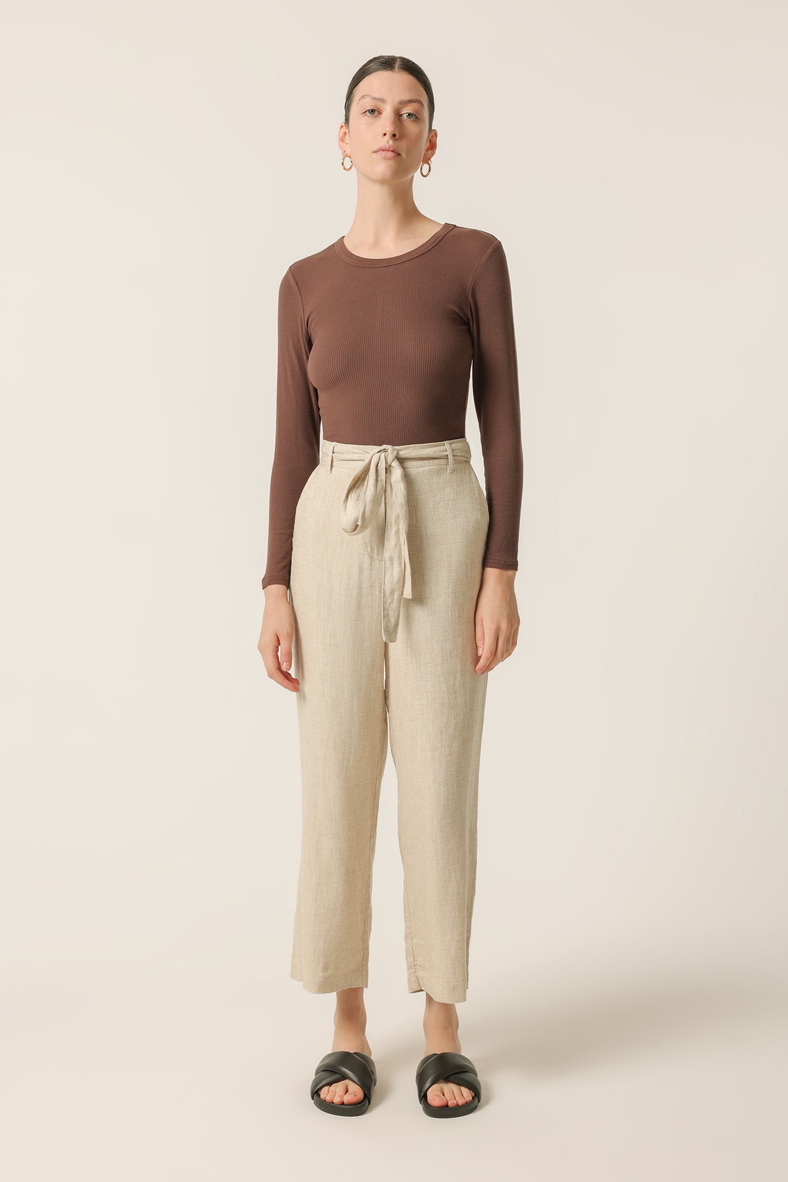 Nude Lucy Ashton Linen Pant In A Light Beige Oat 