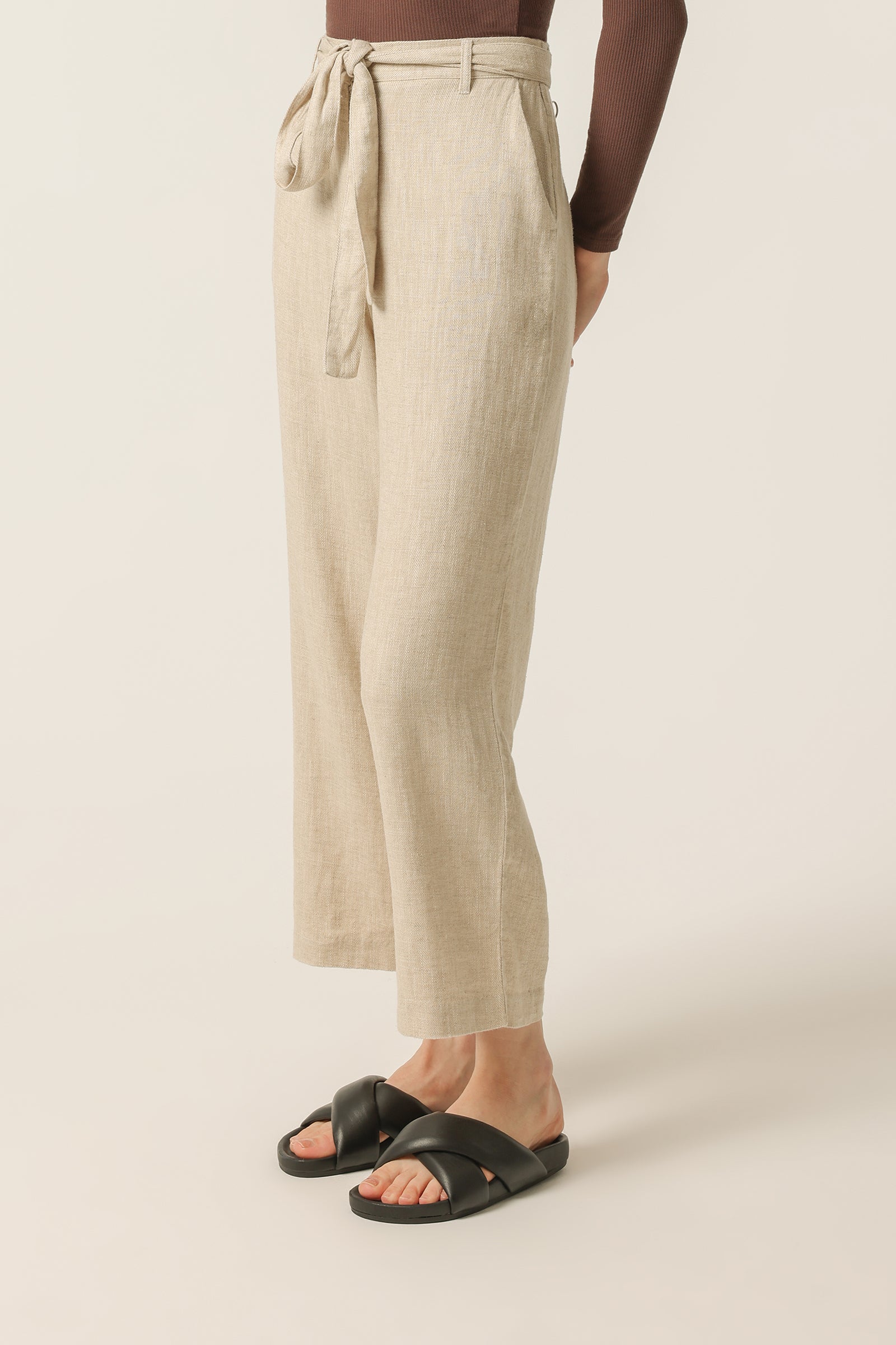 Nude Lucy Ashton Linen Pant In A Light Beige Oat 