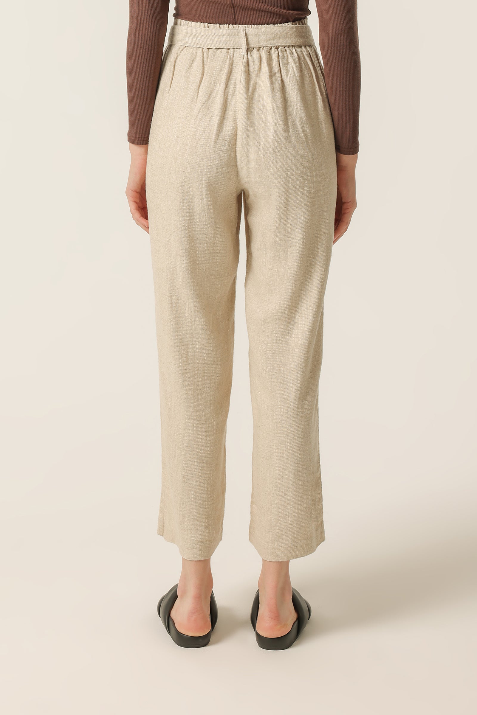 Nude Lucy Ashton Linen Pant In A Light Beige Oat 