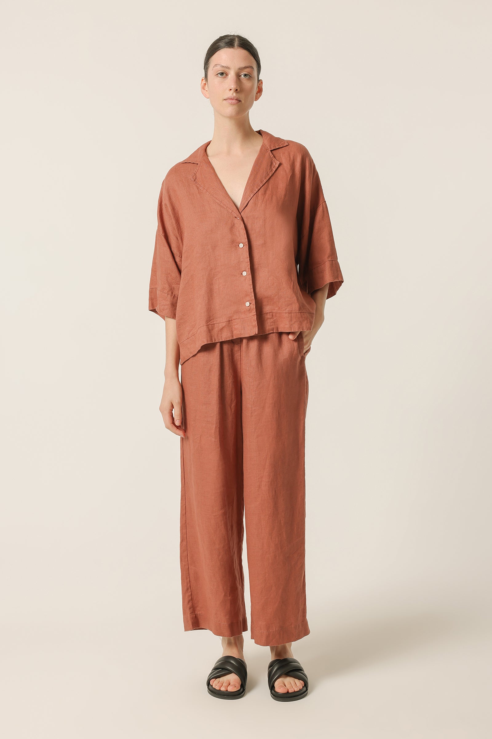 Nude Lucy Lounge Linen Crop Pant In A Light Brown Brandy Colour 