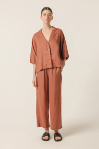 Nude Lucy Lounge Linen Crop Pant in a Light Brown Brandy Colour