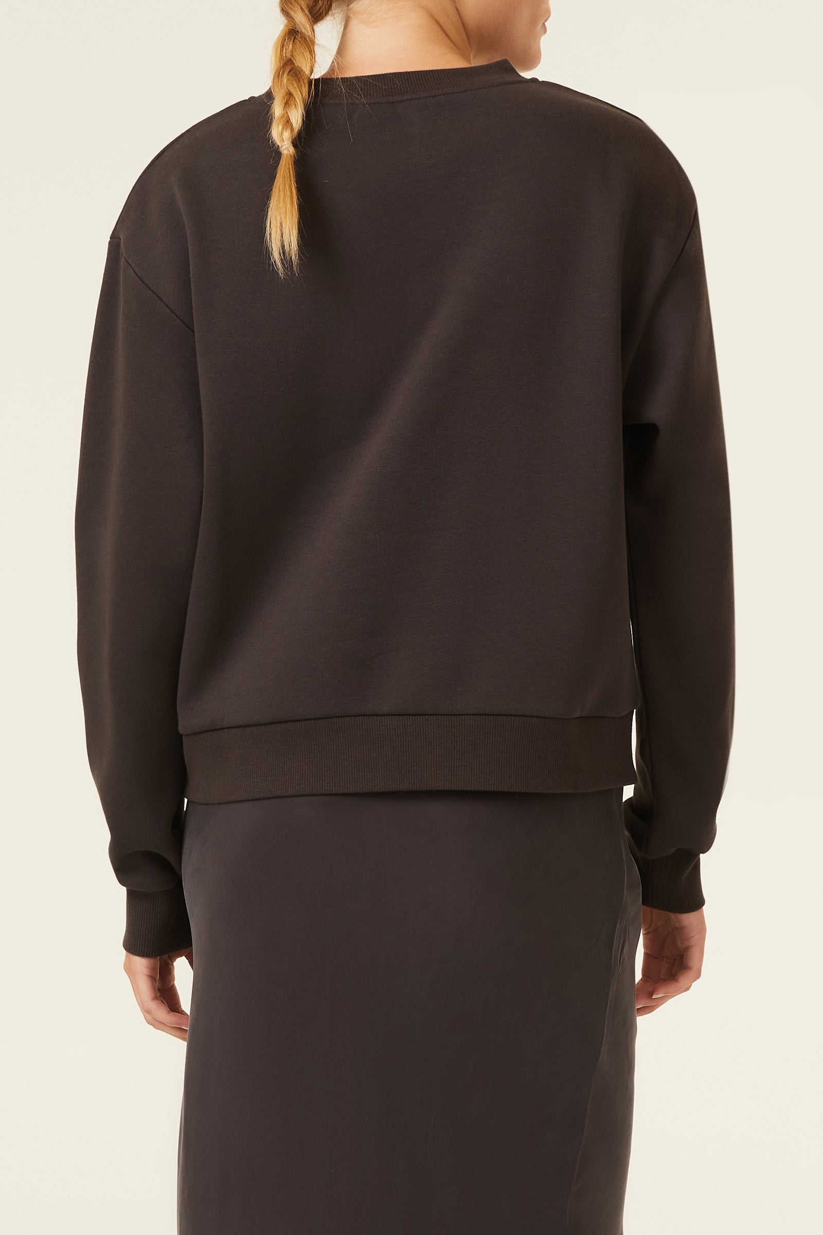 Nude Lucy Nude Heritage Sweat In A Dark Grey In A Brown Coal Colour 