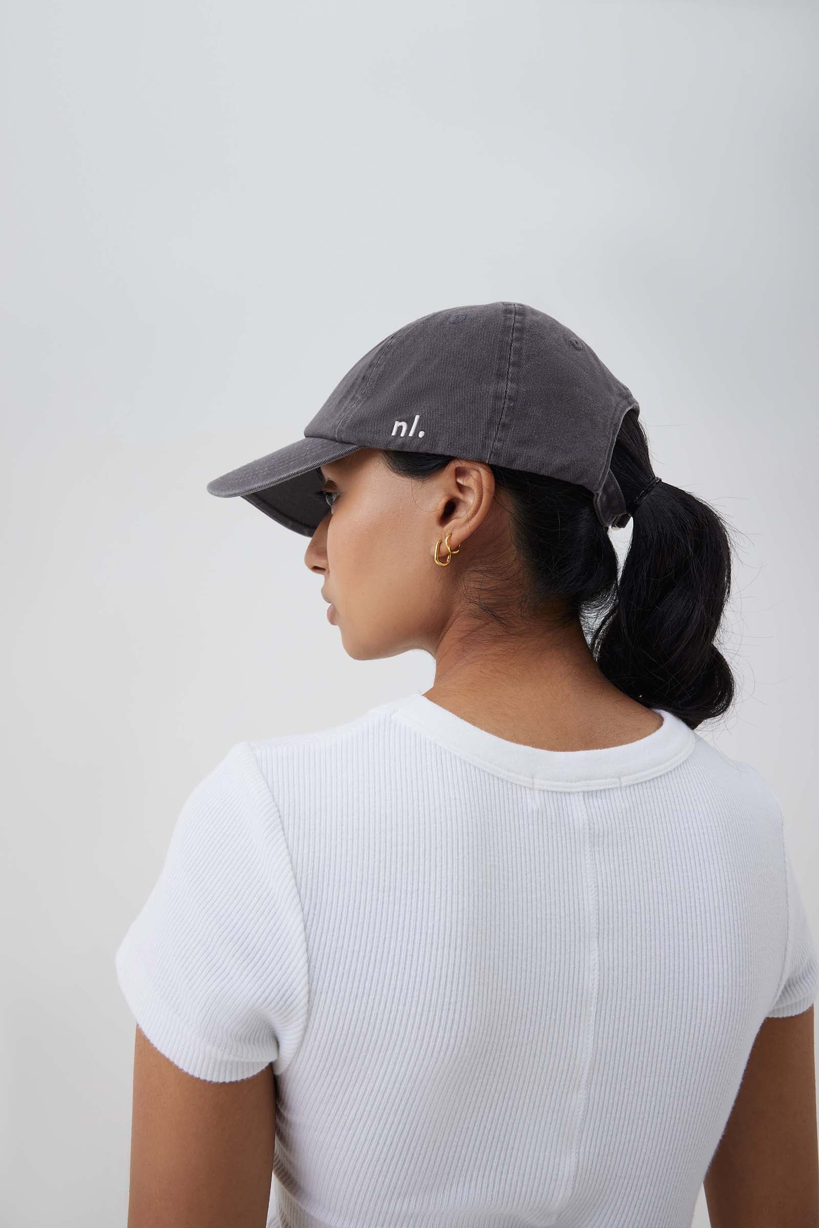 Nude Lucy Nude Classic Cap In A Dark Grey In A Brown Coal Colour 