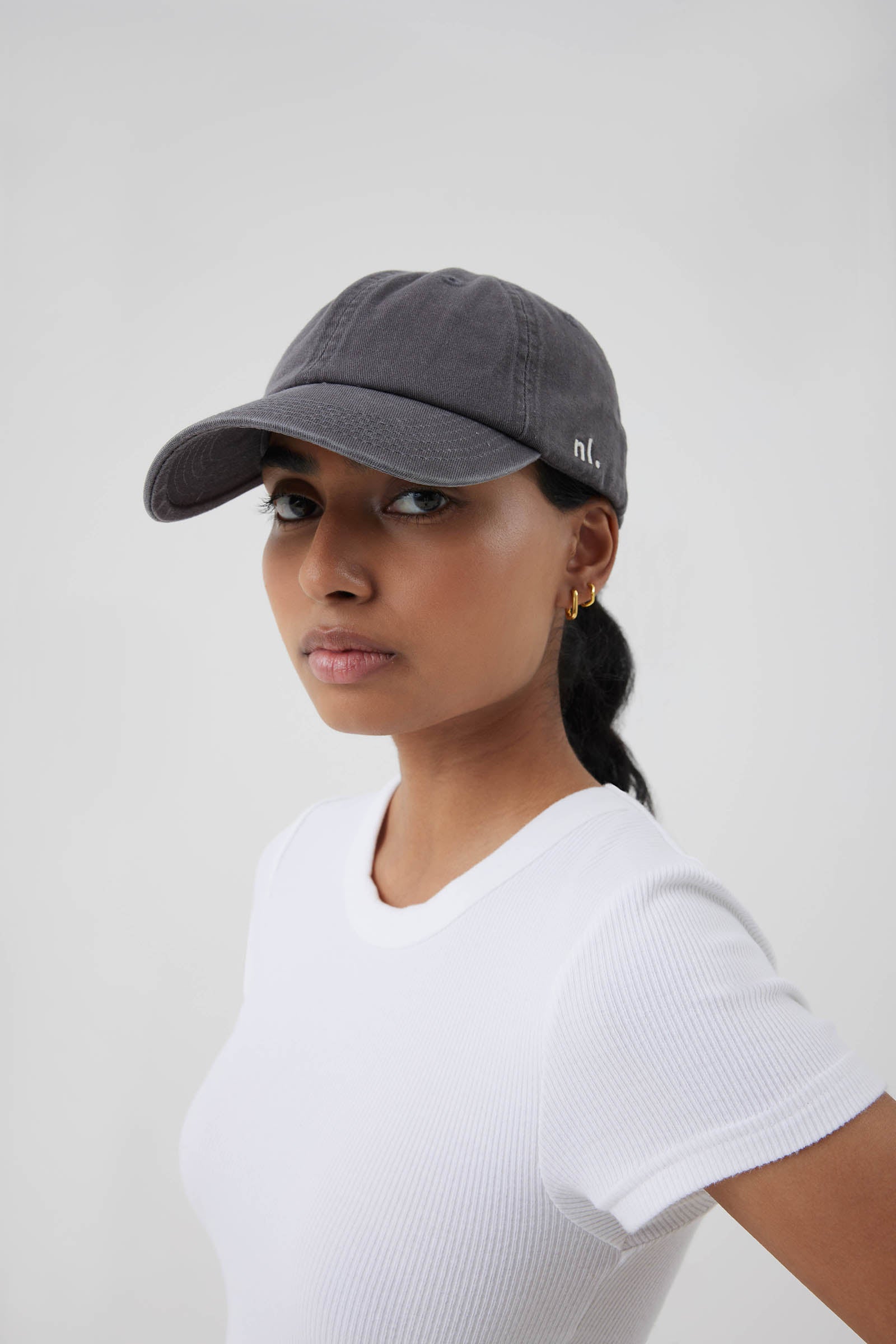 Nude Lucy Nude Classic Cap In A Dark Grey In A Brown Coal Colour 