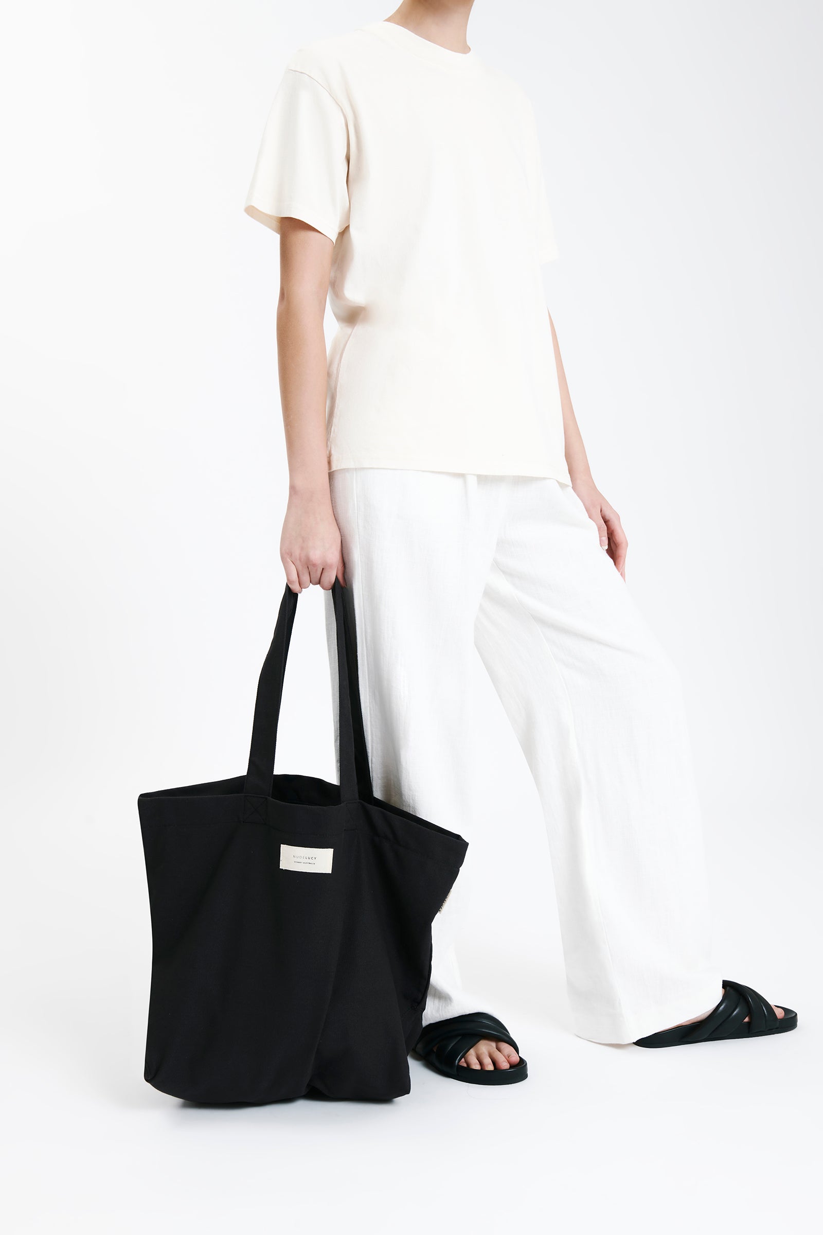 Nude Lucy Nude Travel Tote In A Dark Grey In A Brown Coal Colour 